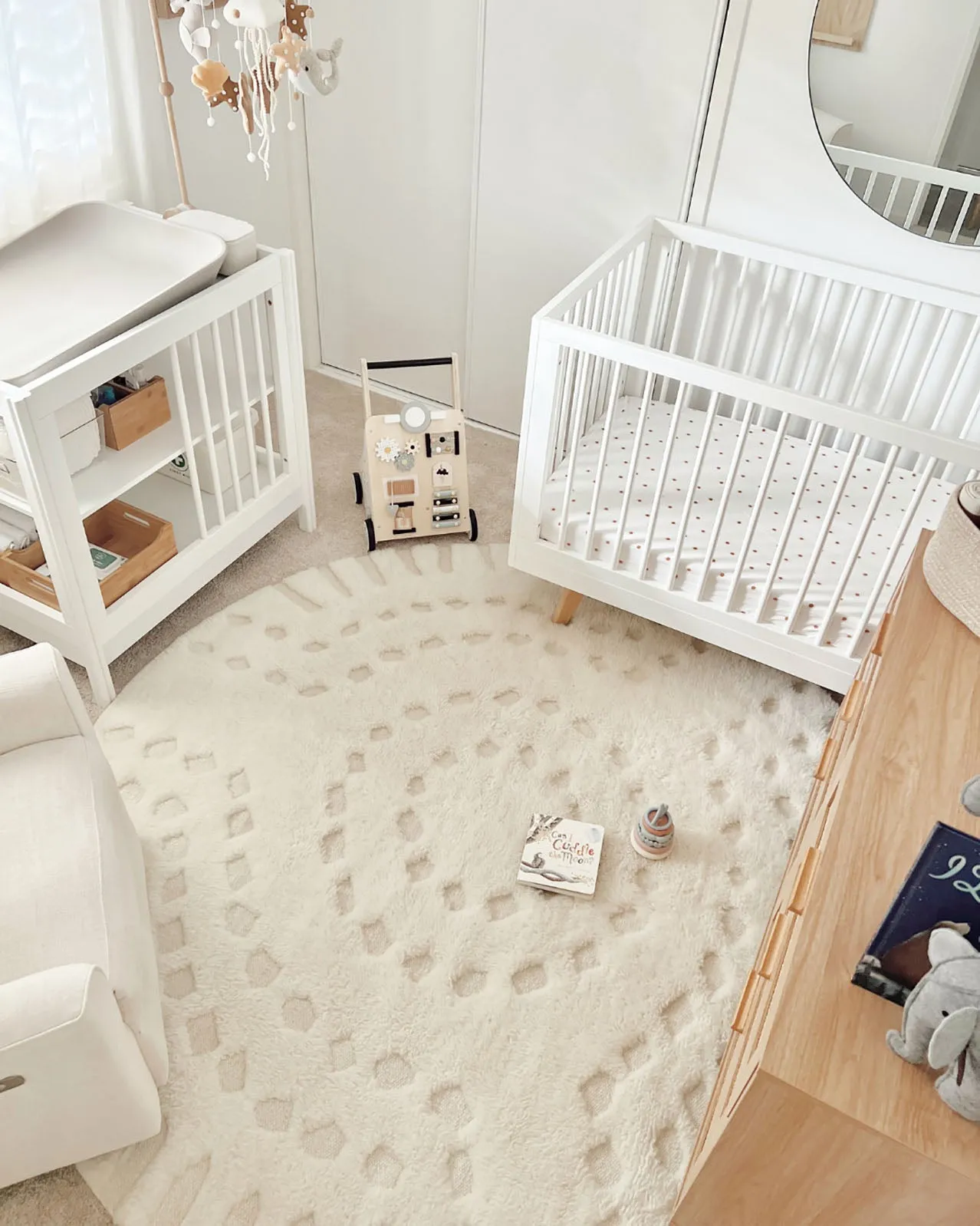 Omega Ivory Abstract Tribal Round Rug