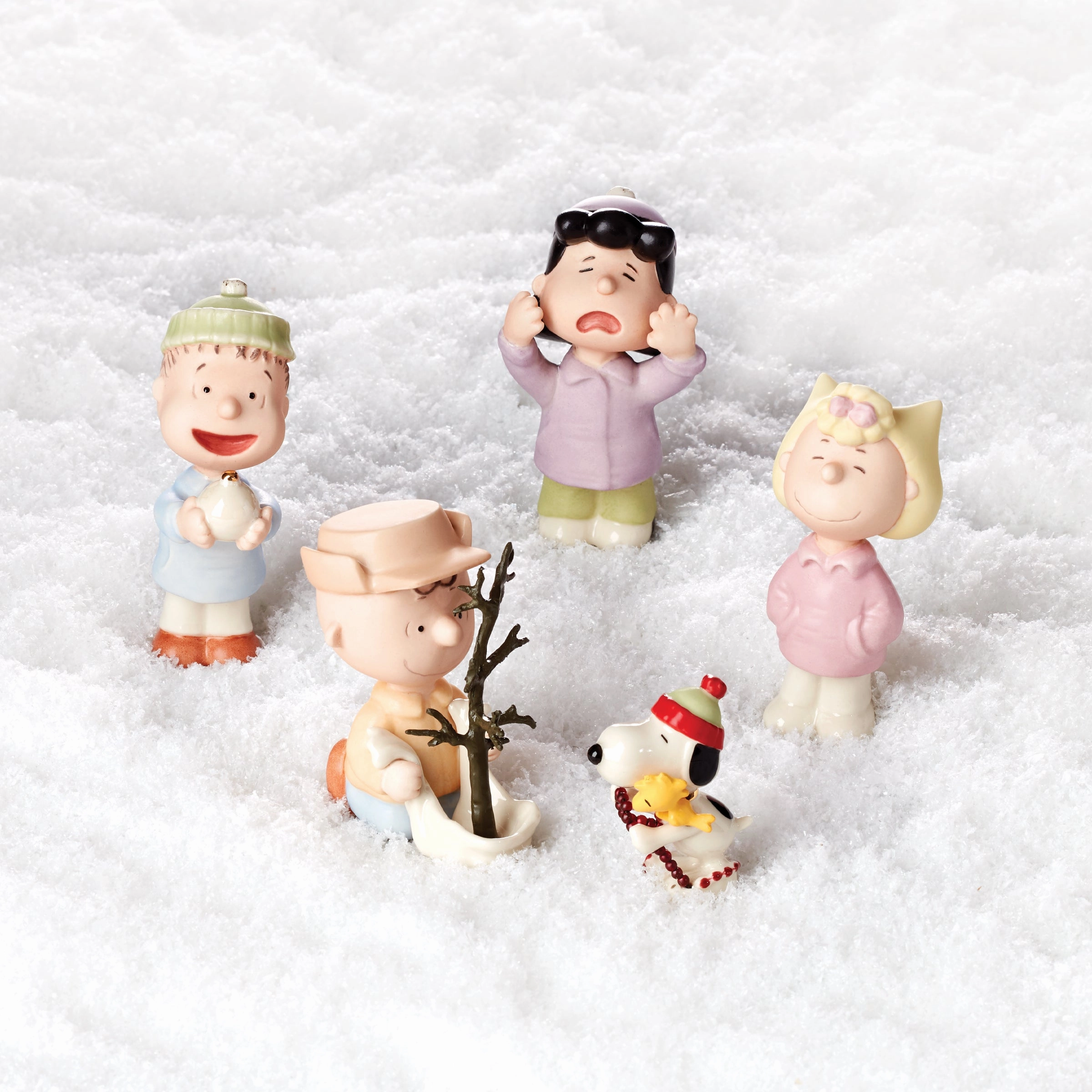 Peanuts 5-Piece "A Charlie Brown Christmas" Figurine Sethome decor ,wall decor 