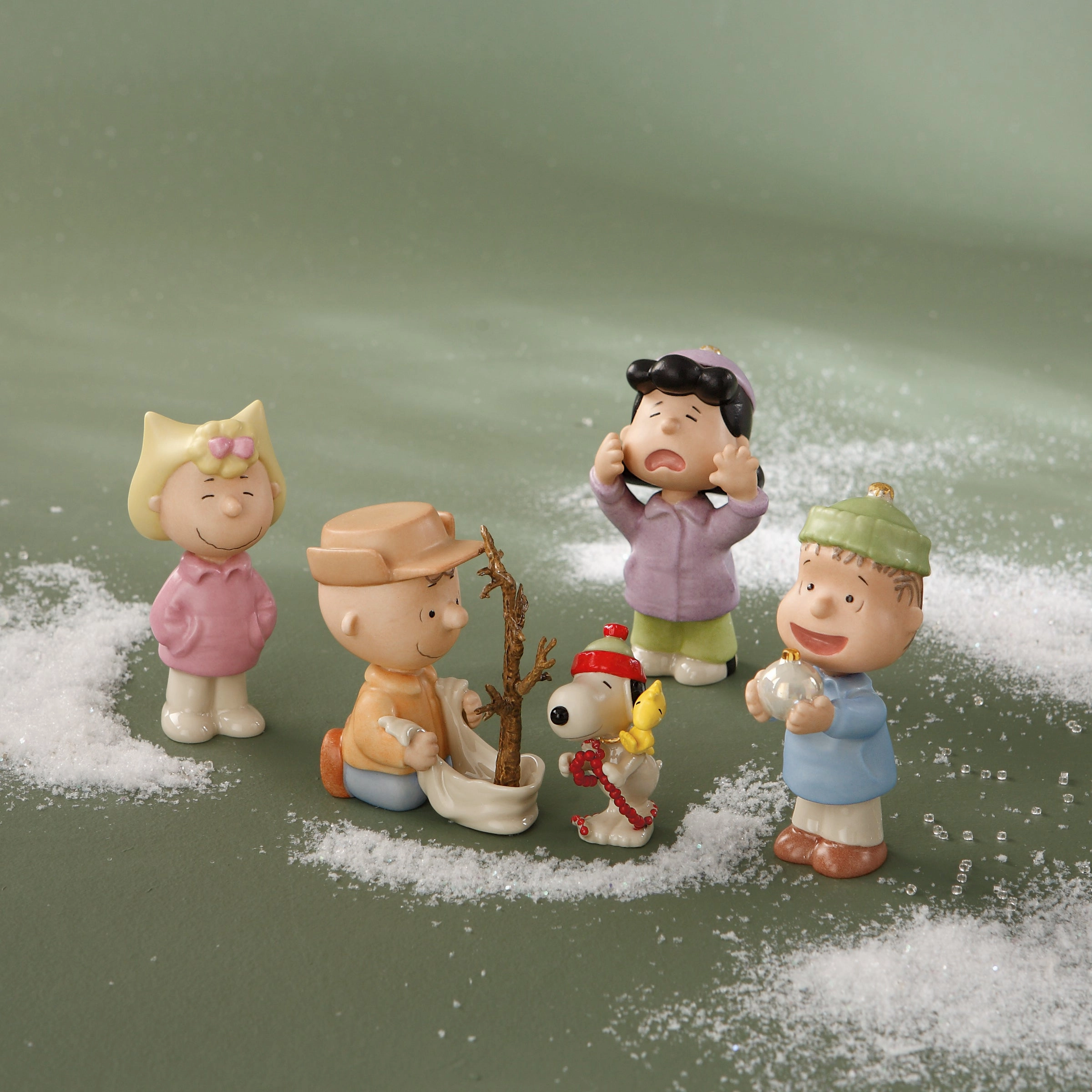 Peanuts 5-Piece "A Charlie Brown Christmas" Figurine Set