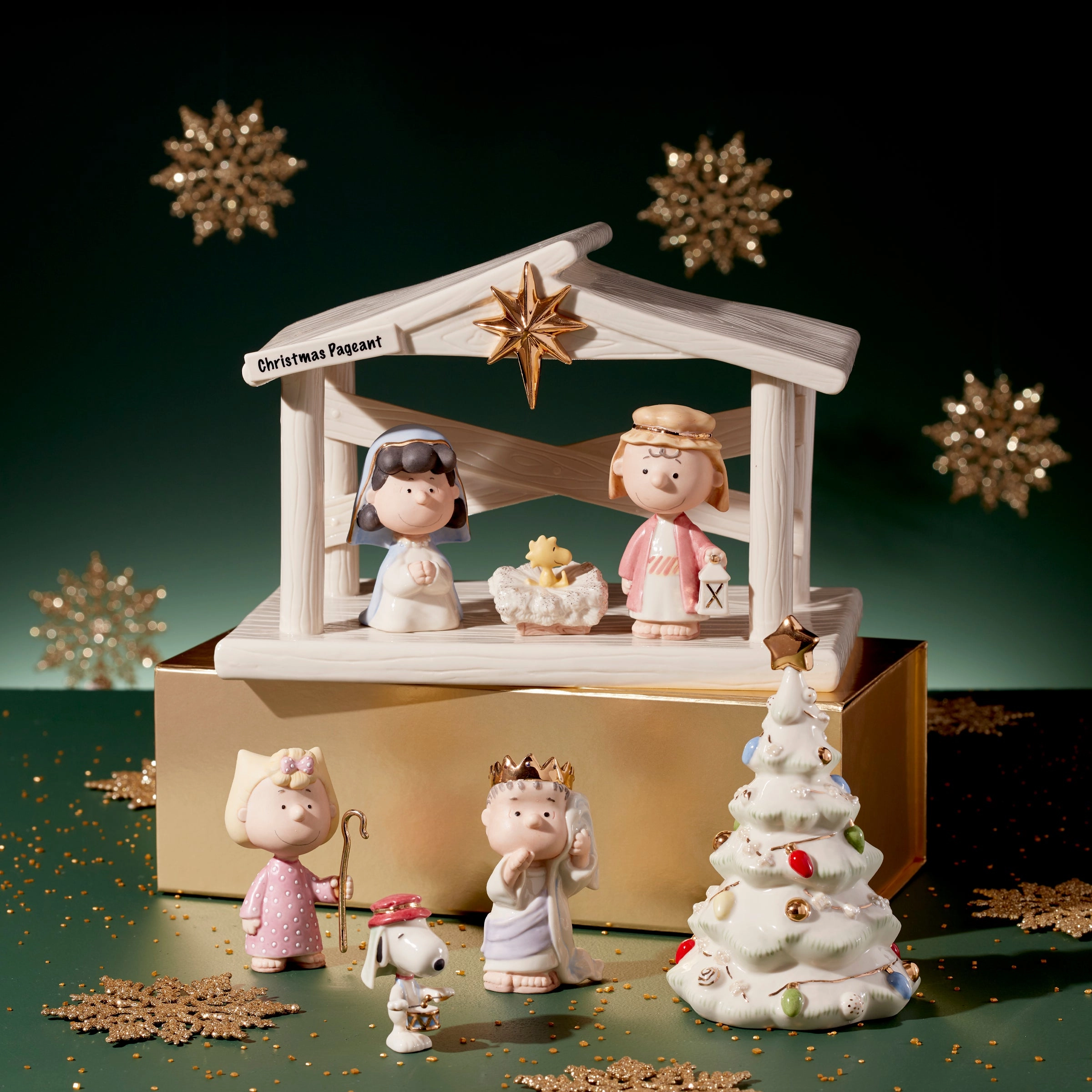 Peanuts 8-Piece Christmas Pageant & Creche Set
