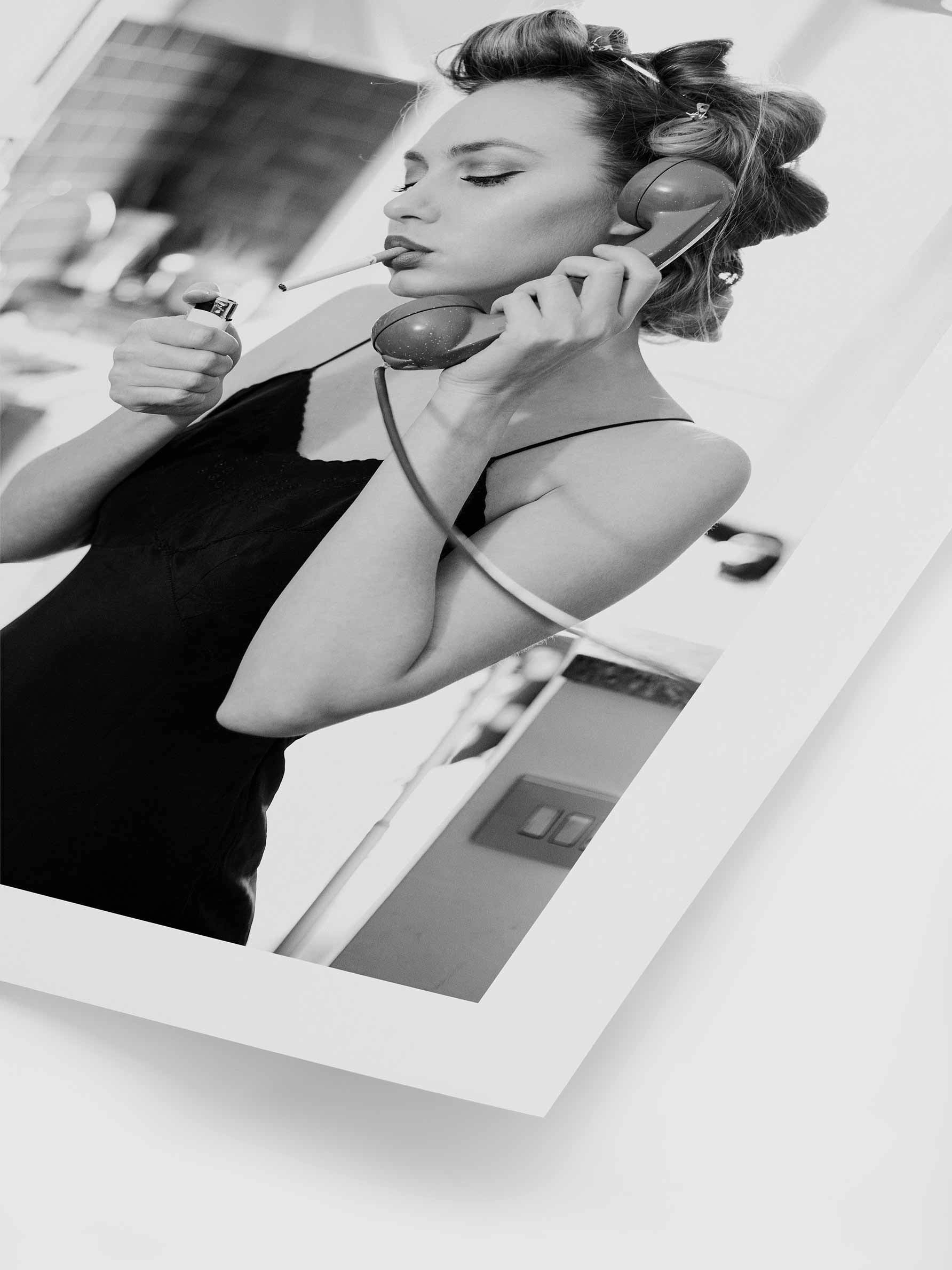 Poster Hub - Smoking Hot