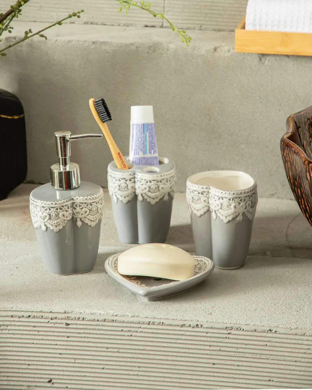 Romantic Lace Heart 4-Piece Bath Set