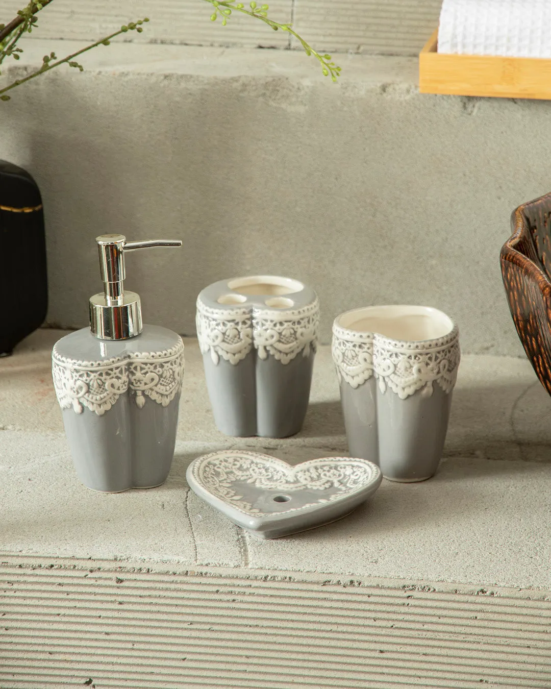 Romantic Lace Heart 4-Piece Bath Set