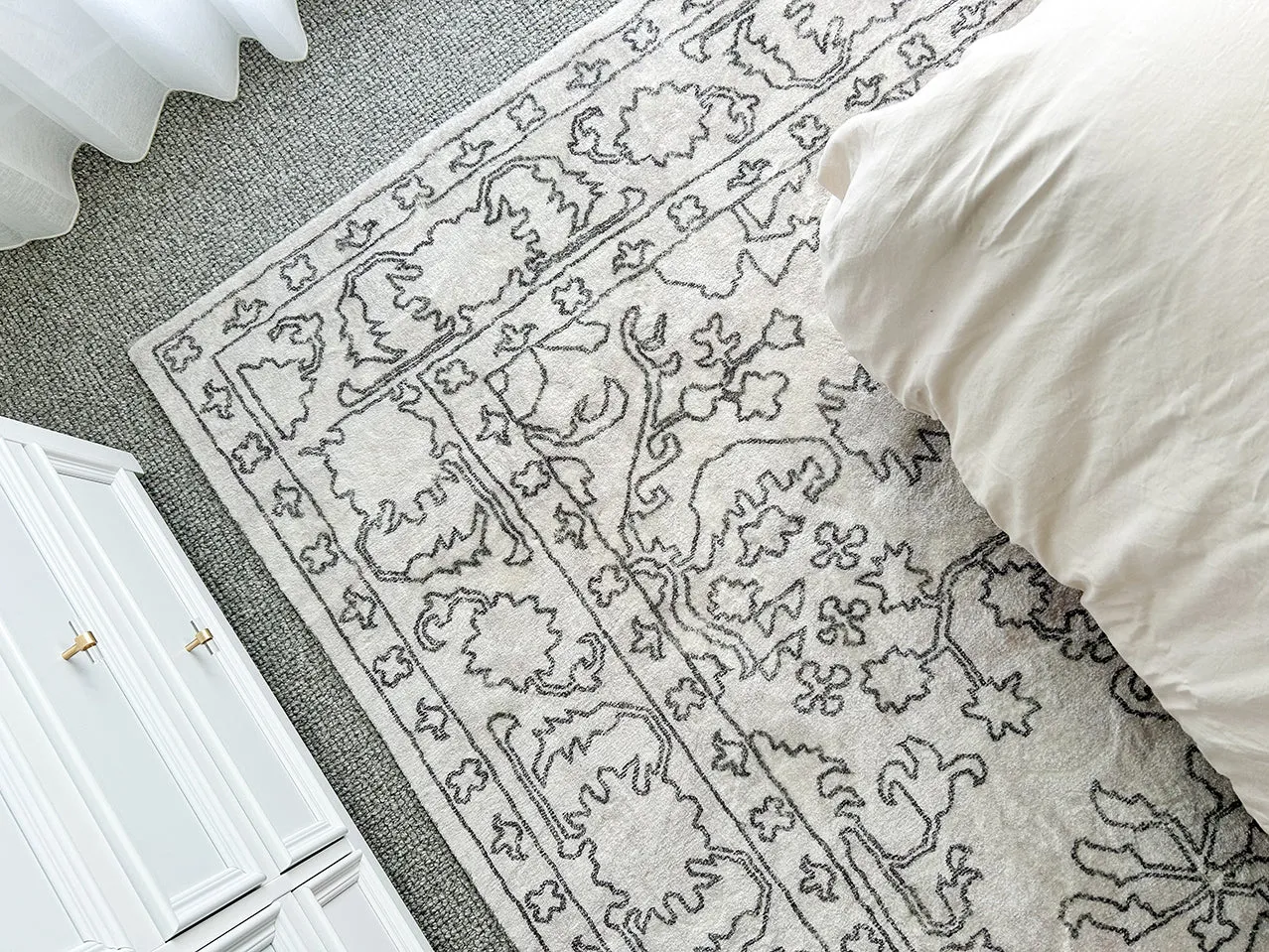 Rosalie Grey Cream Traditional Distressed Washable Rug
