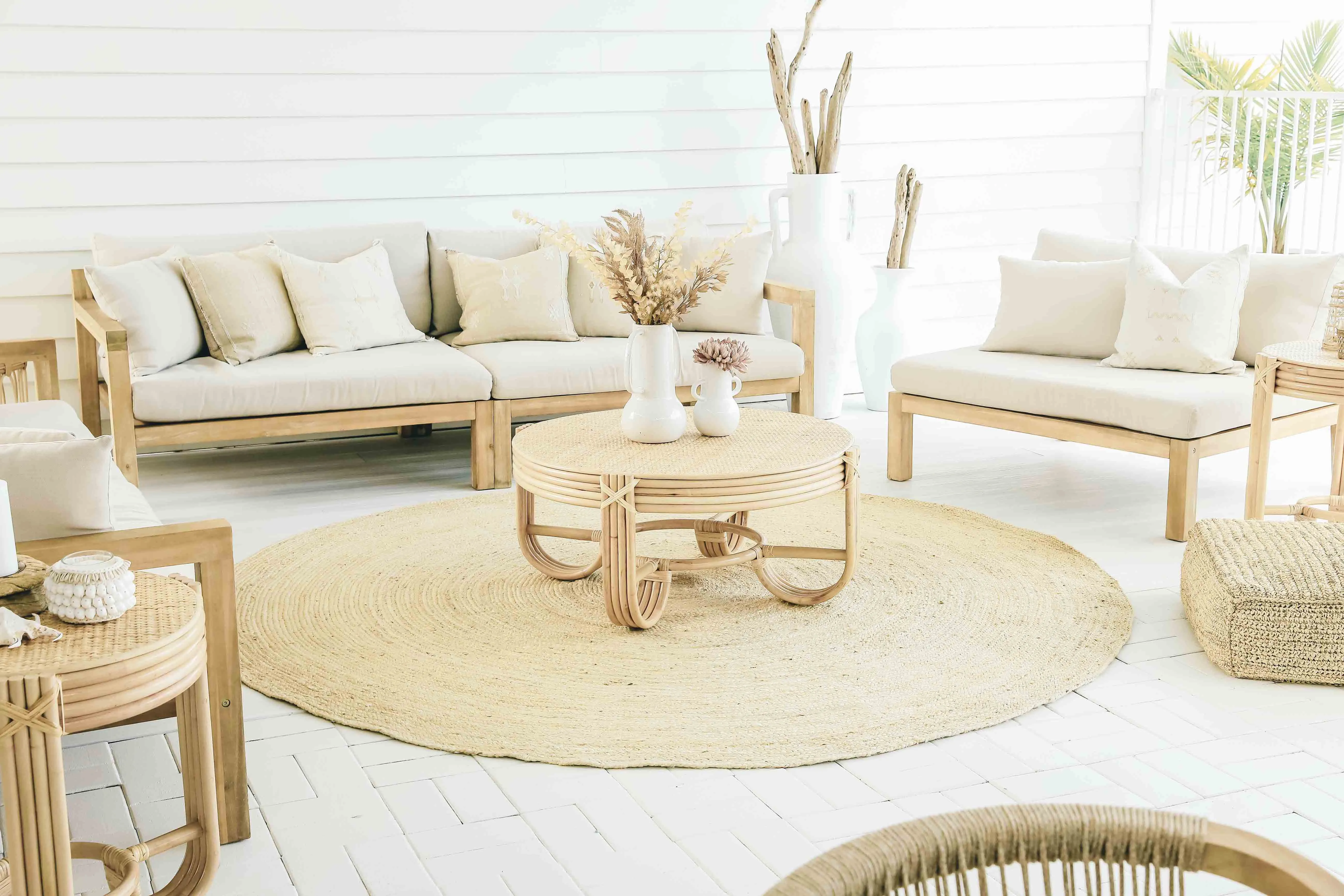Sete Bleached Hand-Braided Round Jute Rug