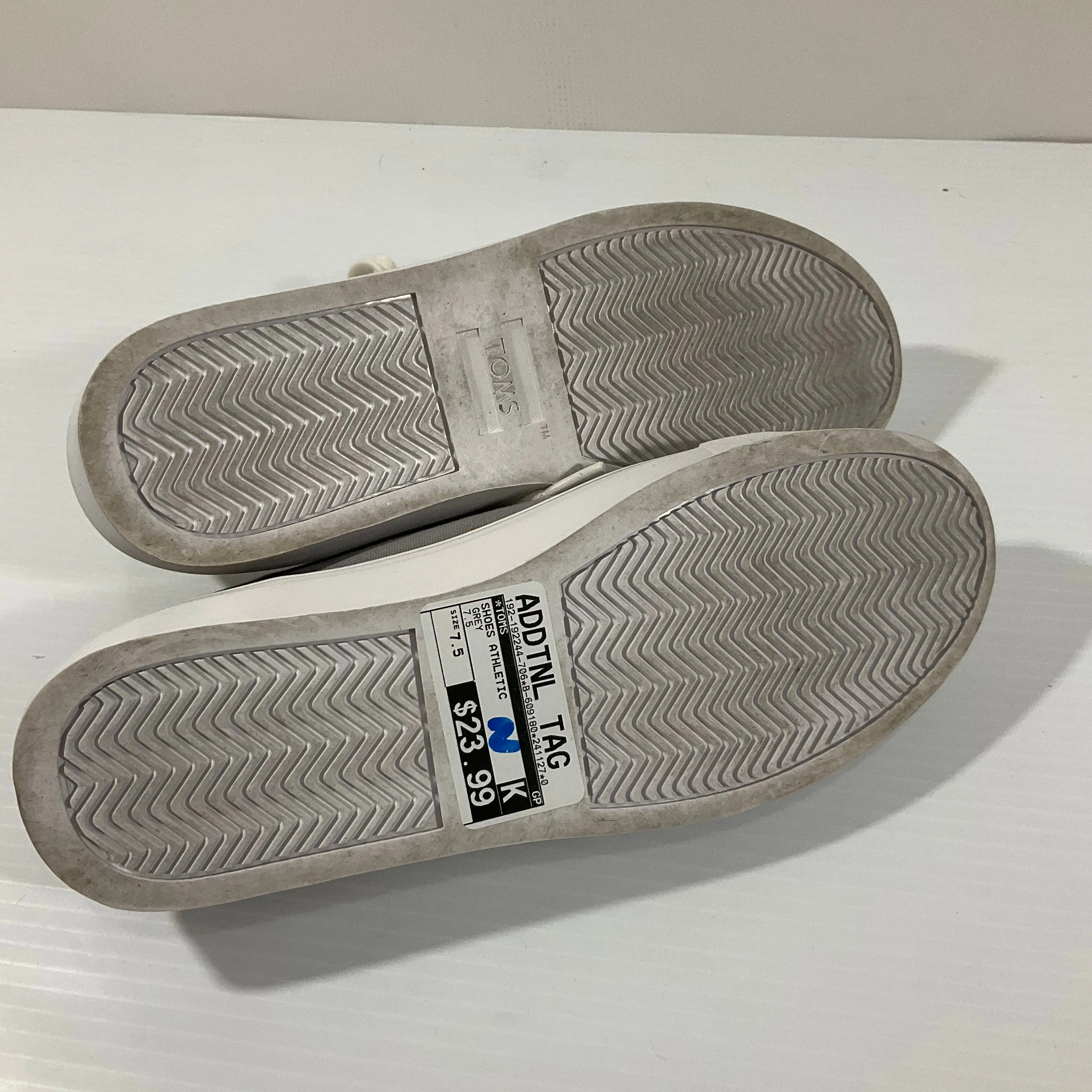 Shoes Athletic By Toms In Grey, Size: 7.5 toms