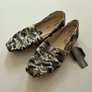 Shoes Flats Ballet By Toms In Camoflauge, Size: 8 toms