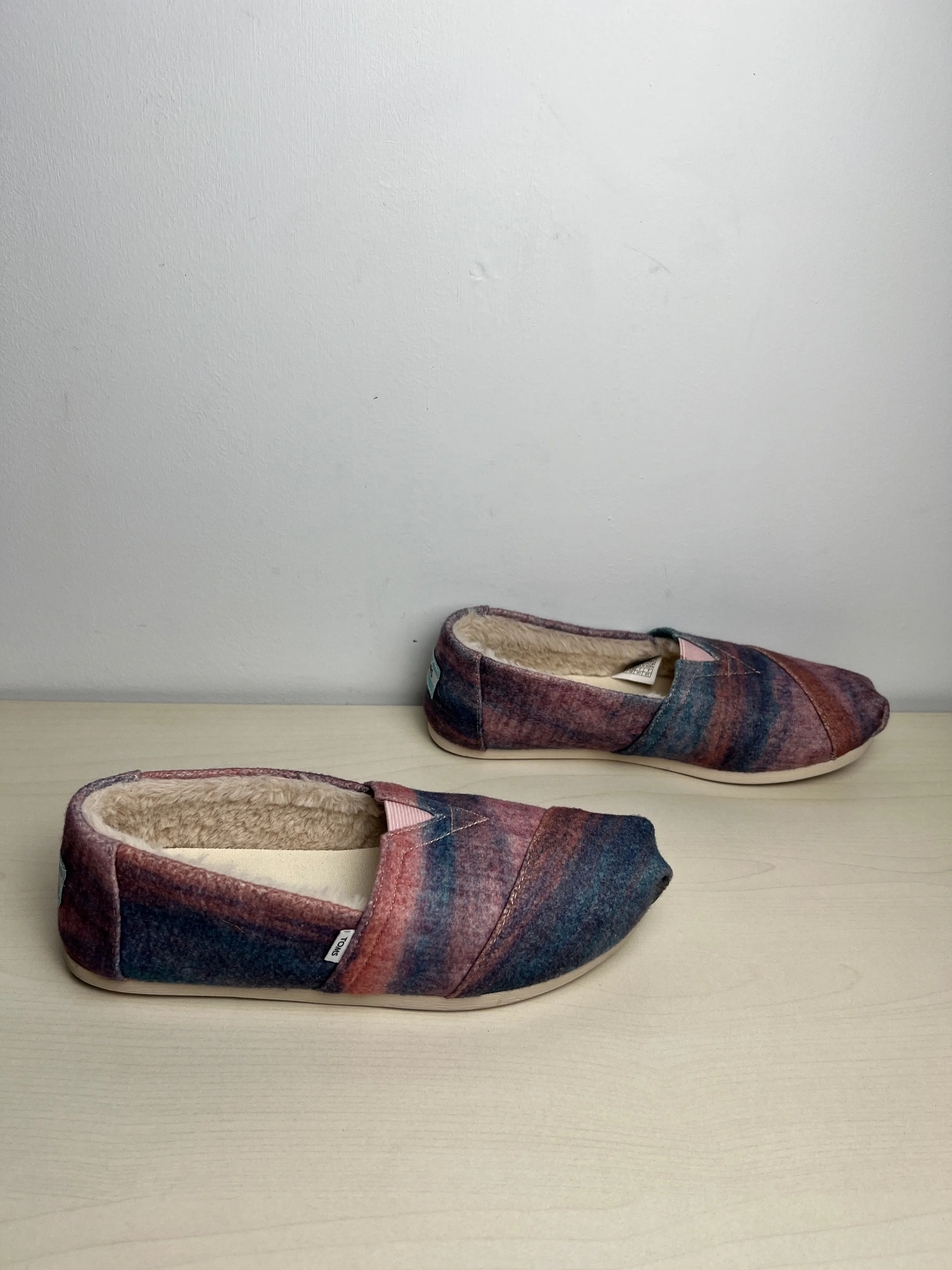 Shoes Flats By Toms In Blue & Pink, Size: 6 toms