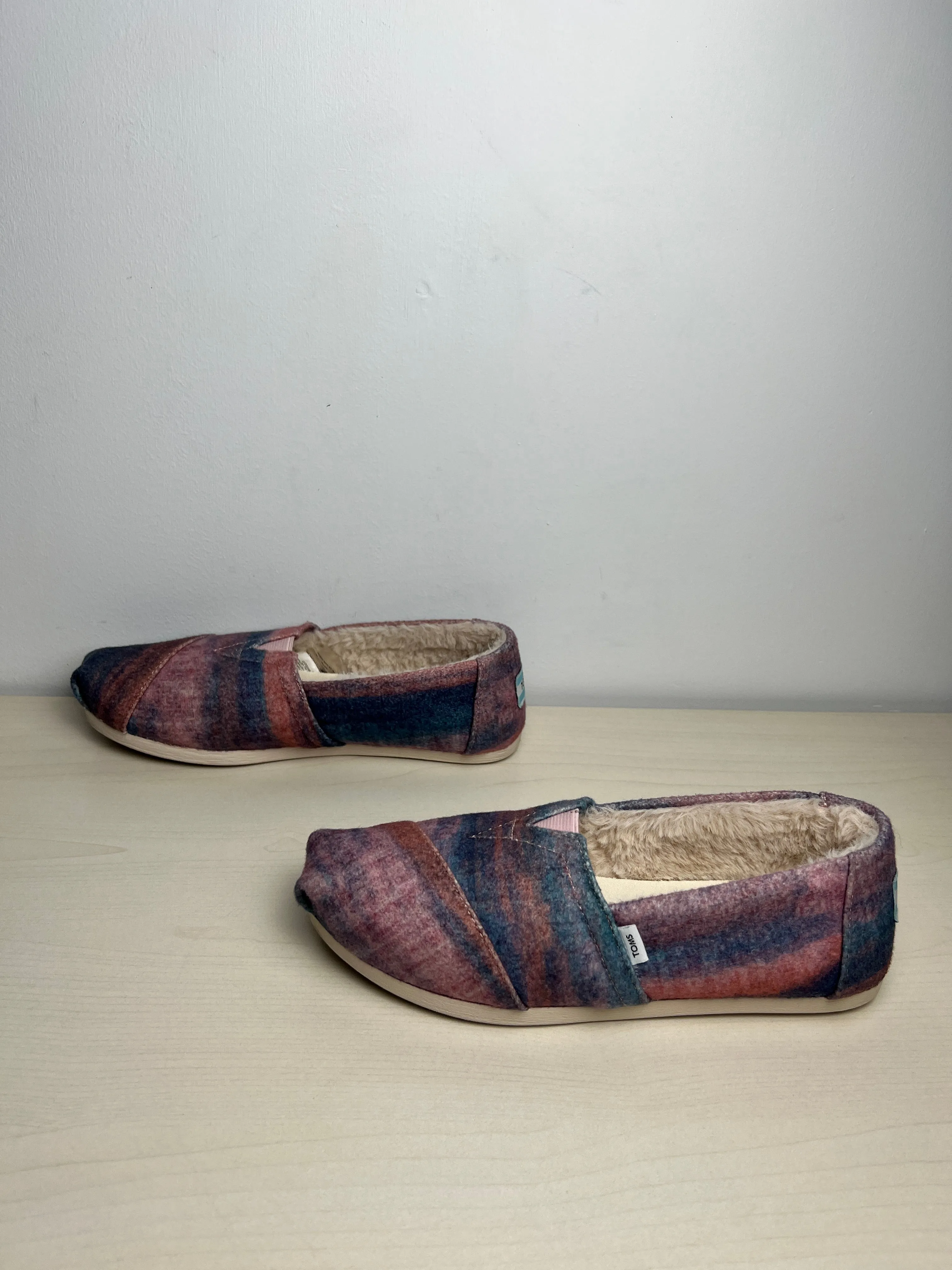 Shoes Flats By Toms In Blue & Pink, Size: 6 toms