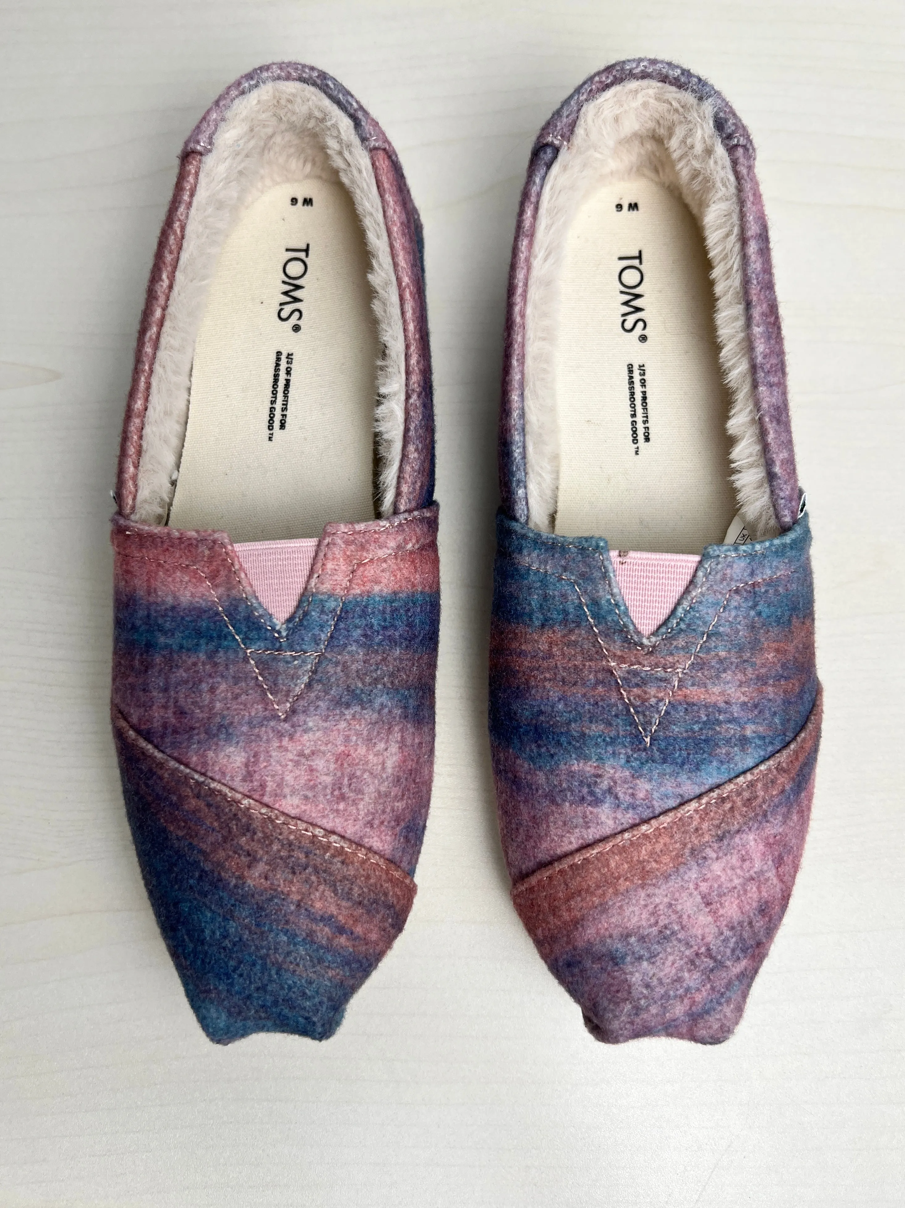 Shoes Flats By Toms In Blue & Pink, Size: 6 toms