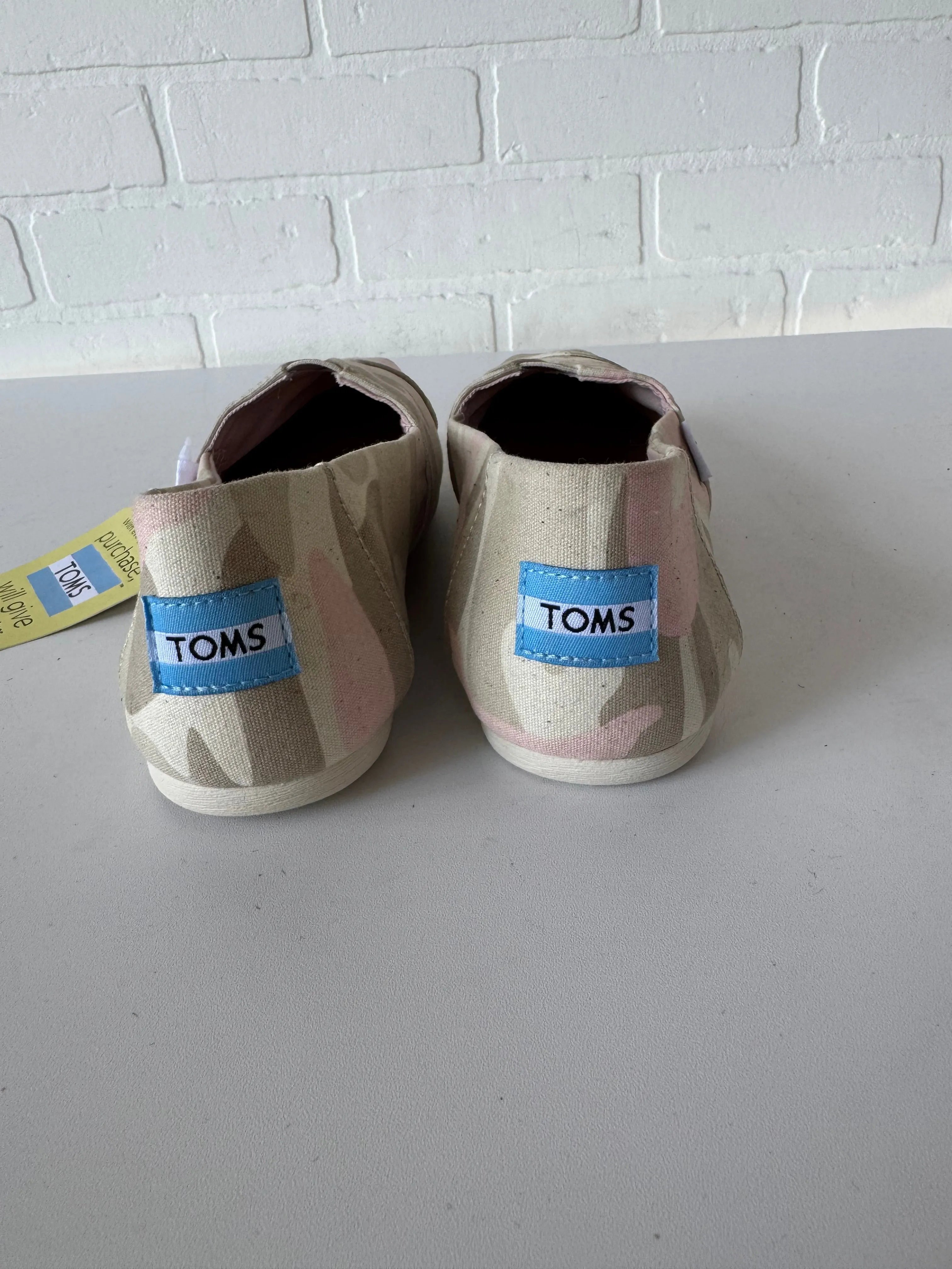 Shoes Flats By Toms In Cream & Pink, Size: 7.5 toms