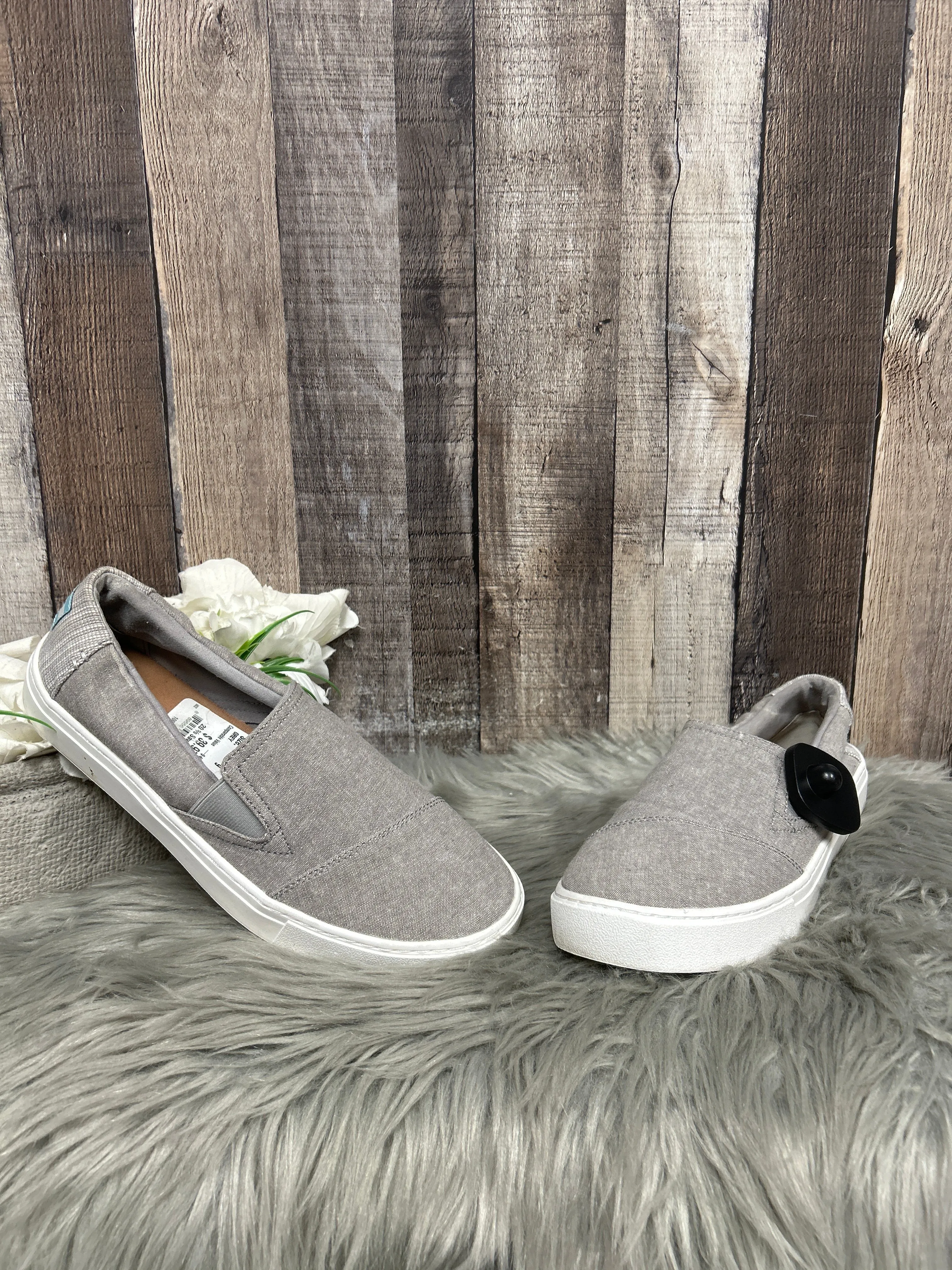 Shoes Flats By Toms In Grey, Size: 9 toms
