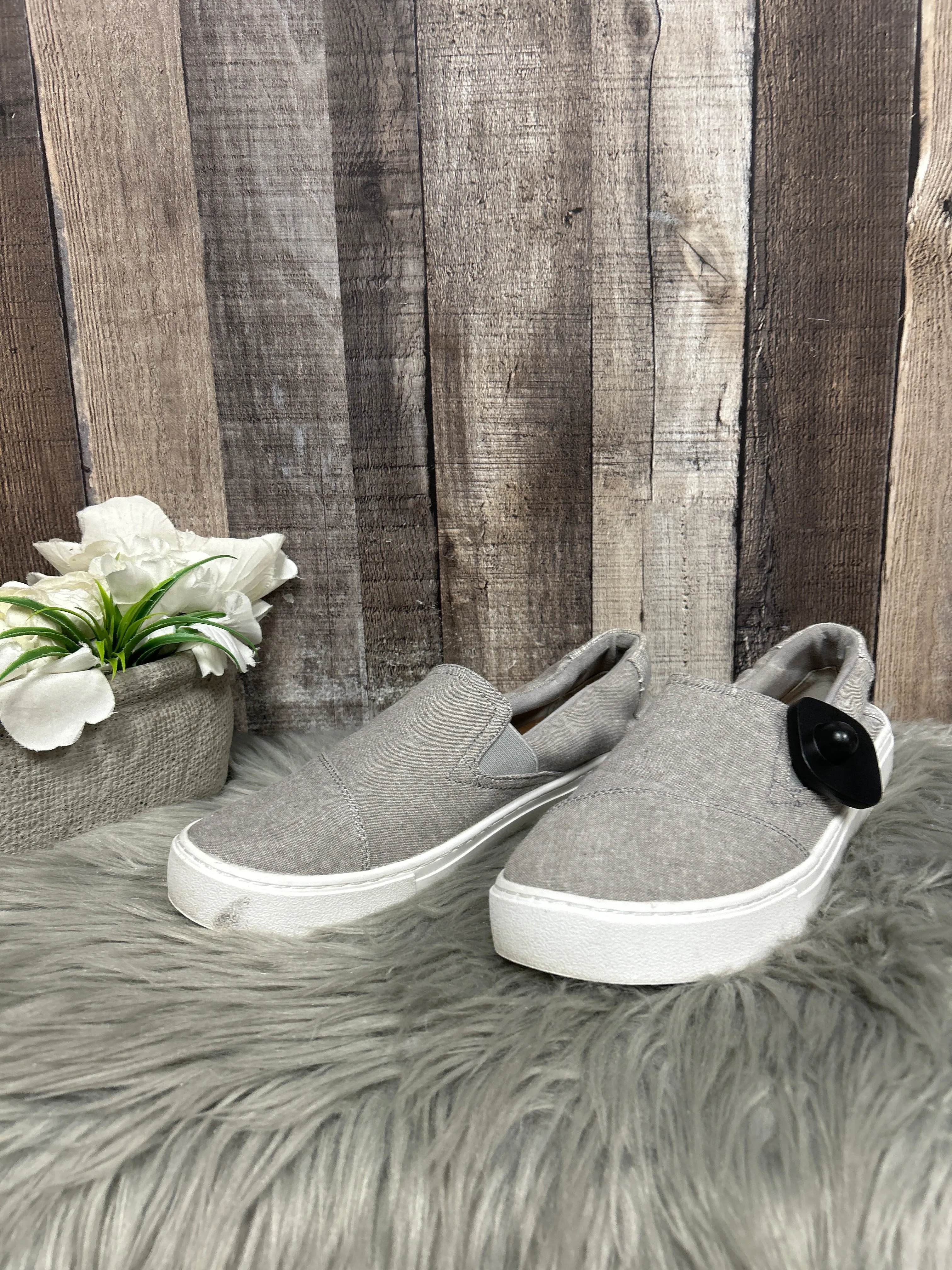 Shoes Flats By Toms In Grey, Size: 9 toms