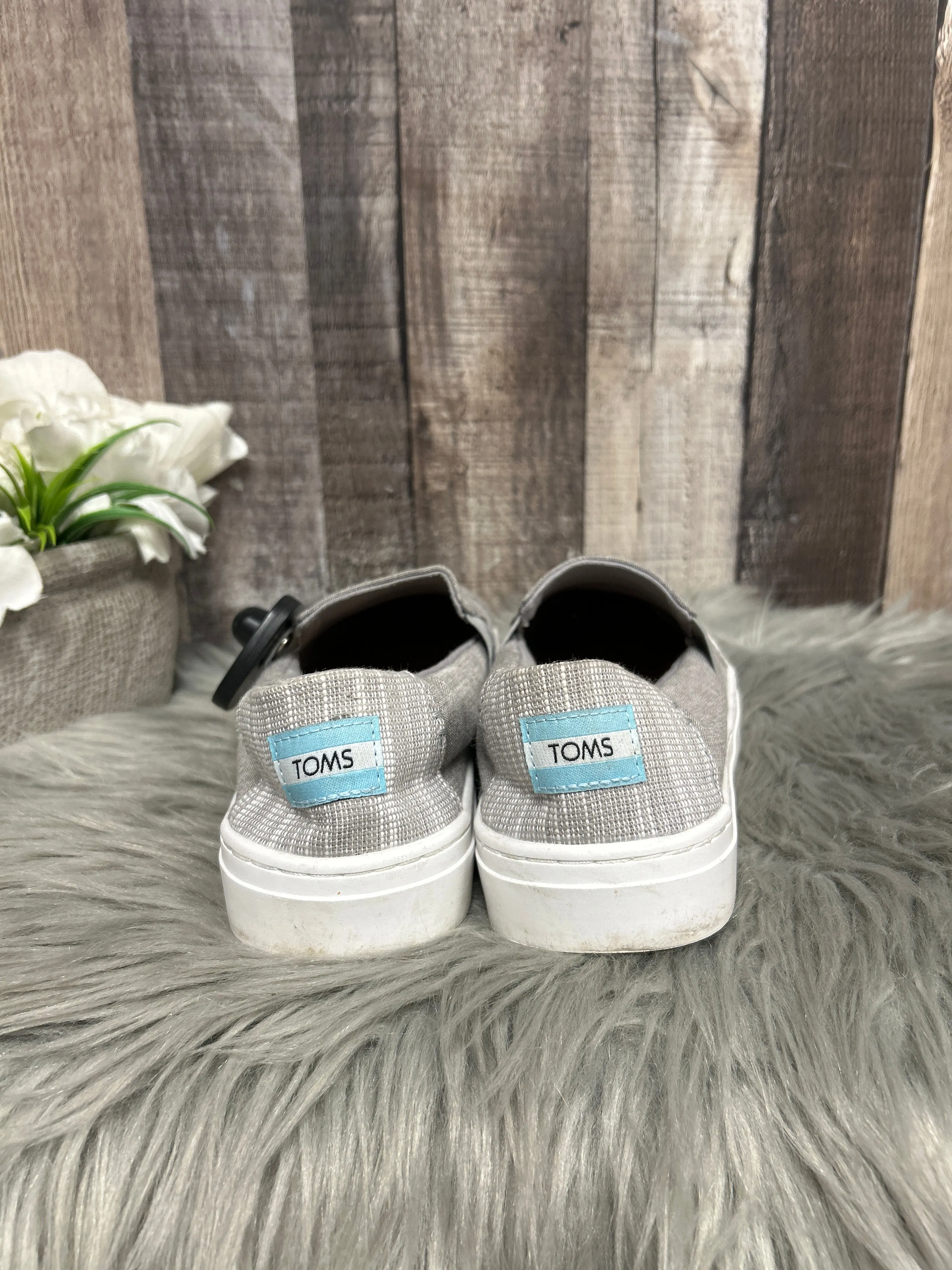 Shoes Flats By Toms In Grey, Size: 9 toms