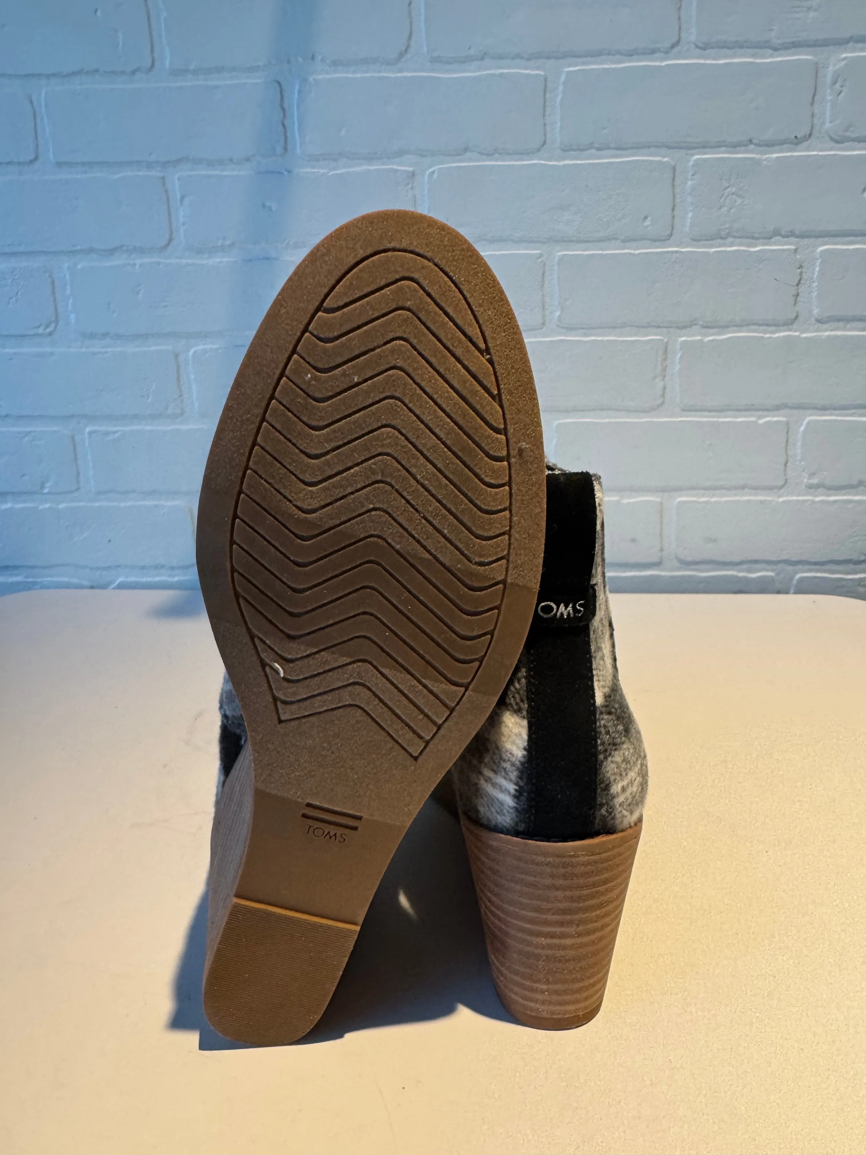Shoes Heels Wedge By Toms In Black & Grey, Size: 9.5 toms