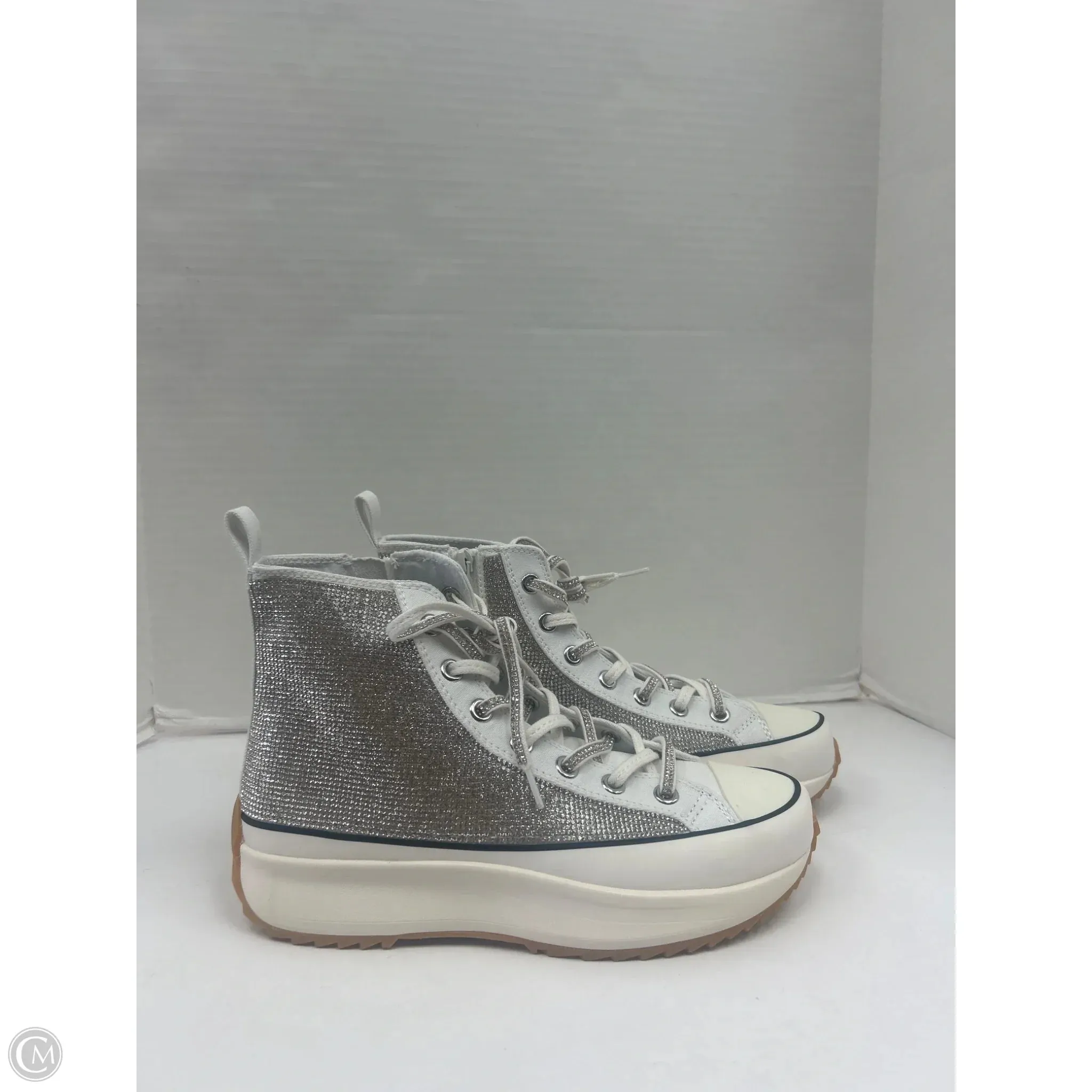 Shoes Sneakers By Steve Madden In White, Size: 10