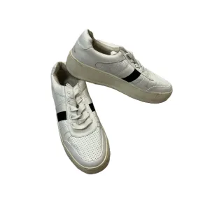 Shoes Sneakers By Steve Madden In White, Size: 9 steve madden