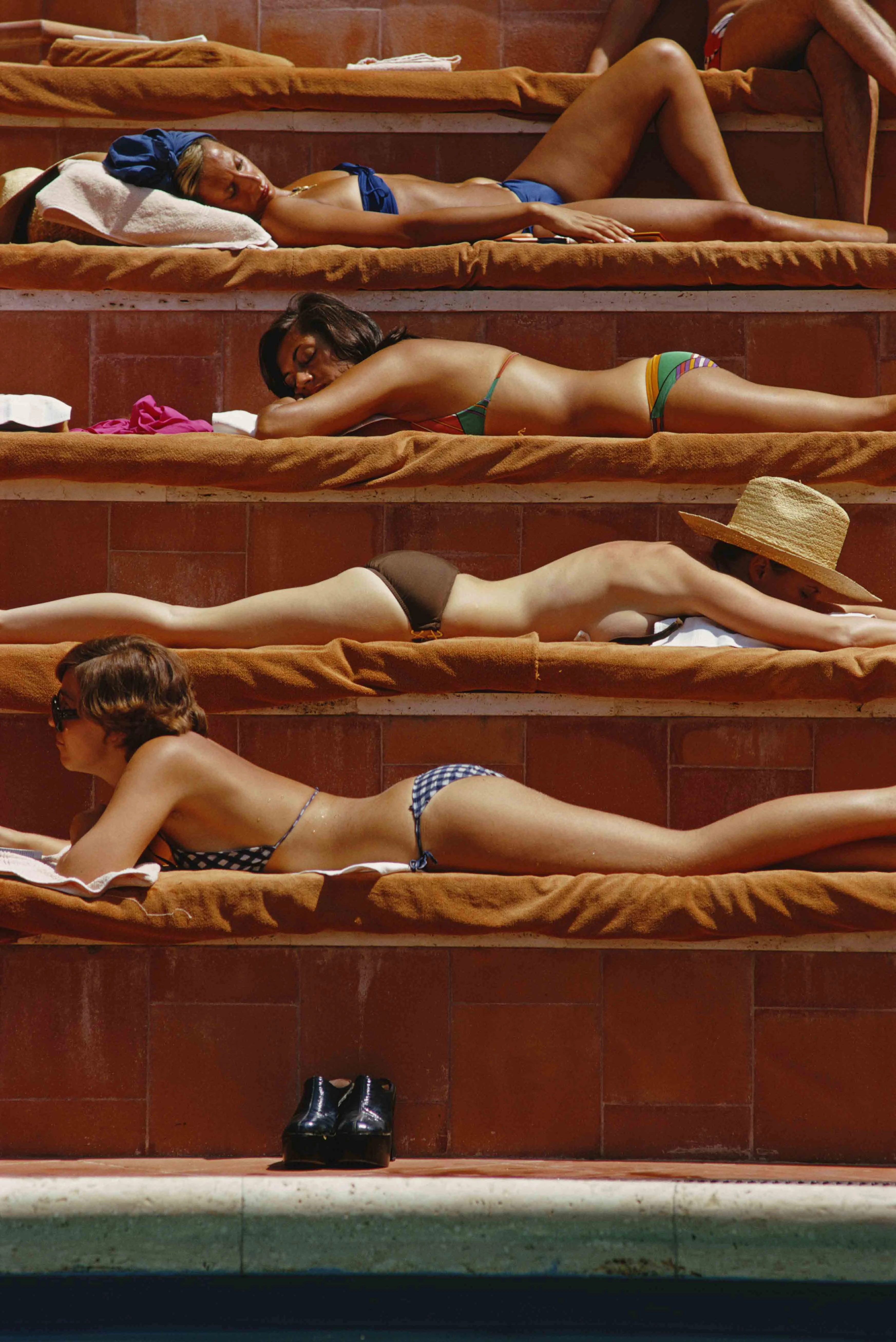 Slim Aarons "Sunbathing in Capri" Photographnordic style wall decor