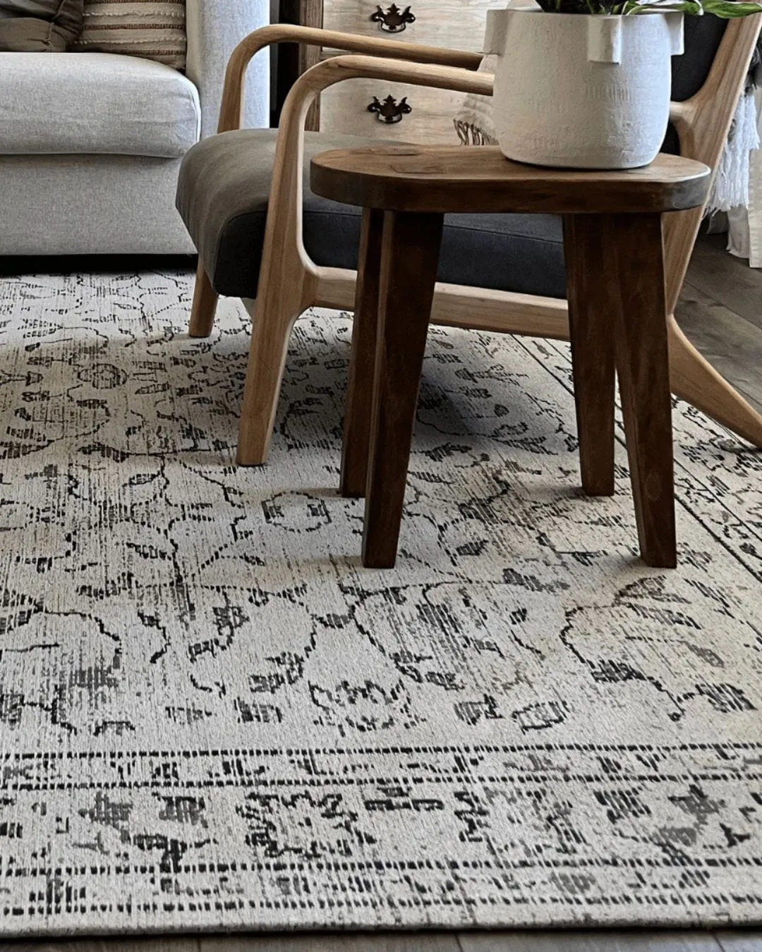 Sonia Beige and Grey Floral Pattern Rug *NO RETURNS UNLESS FAULTY