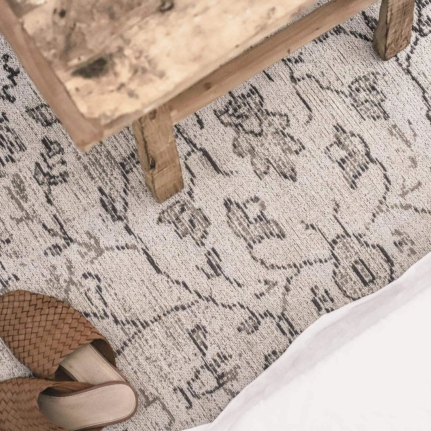 Sonia Beige and Grey Floral Pattern Rug *NO RETURNS UNLESS FAULTY