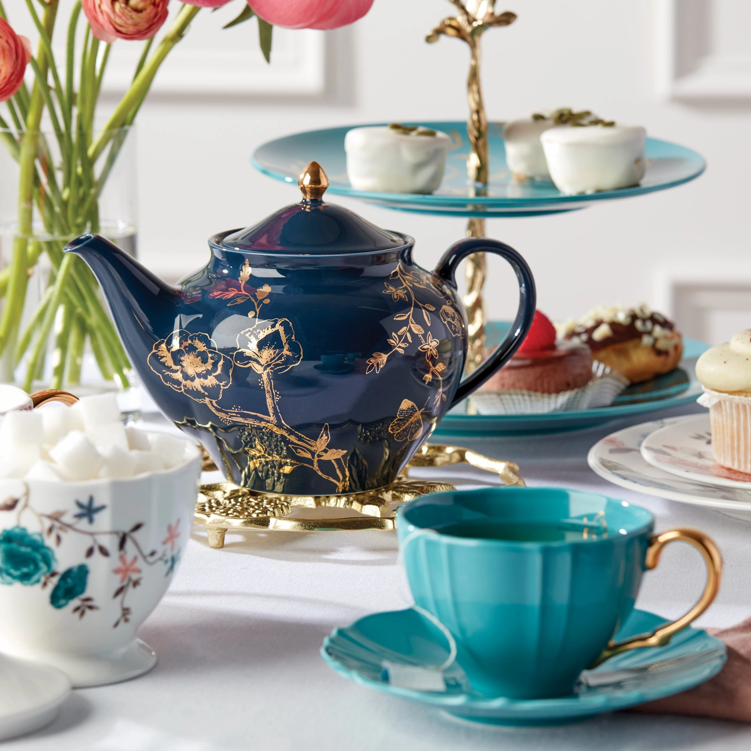 Sprig & Vine Teacup & Saucer - White