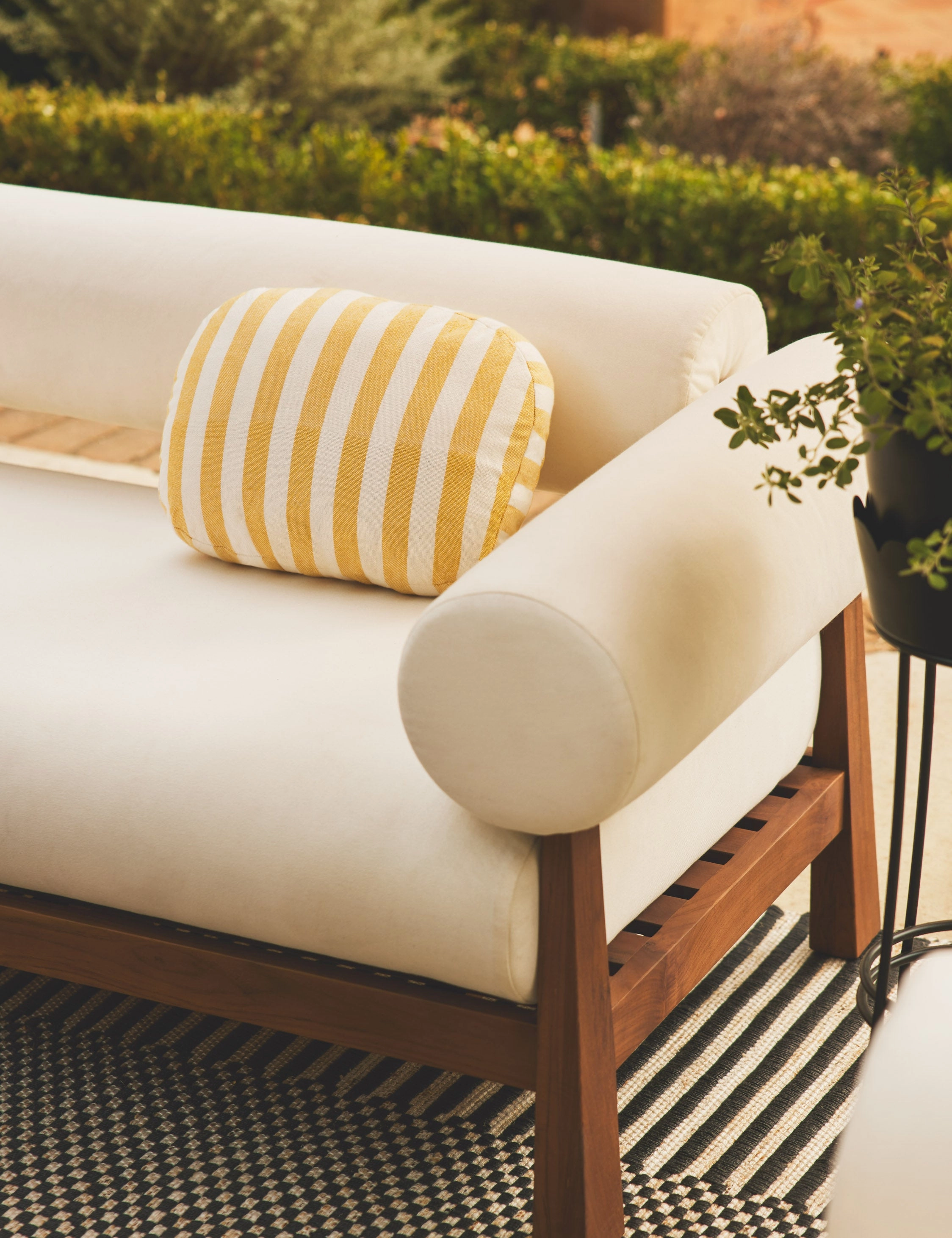Sunday Indoor / Outdoor Pill Pillow