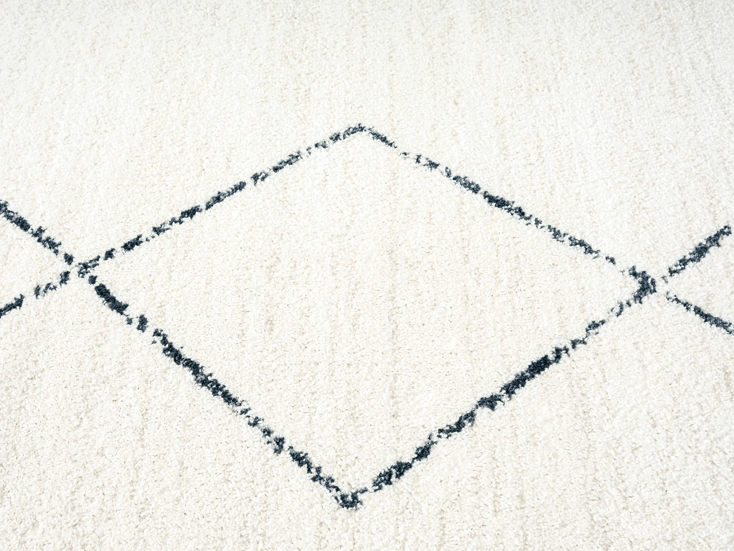 Tamira Grey and Ivory Diamond Tribal Rug *NO RETURNS UNLESS FAULTY
