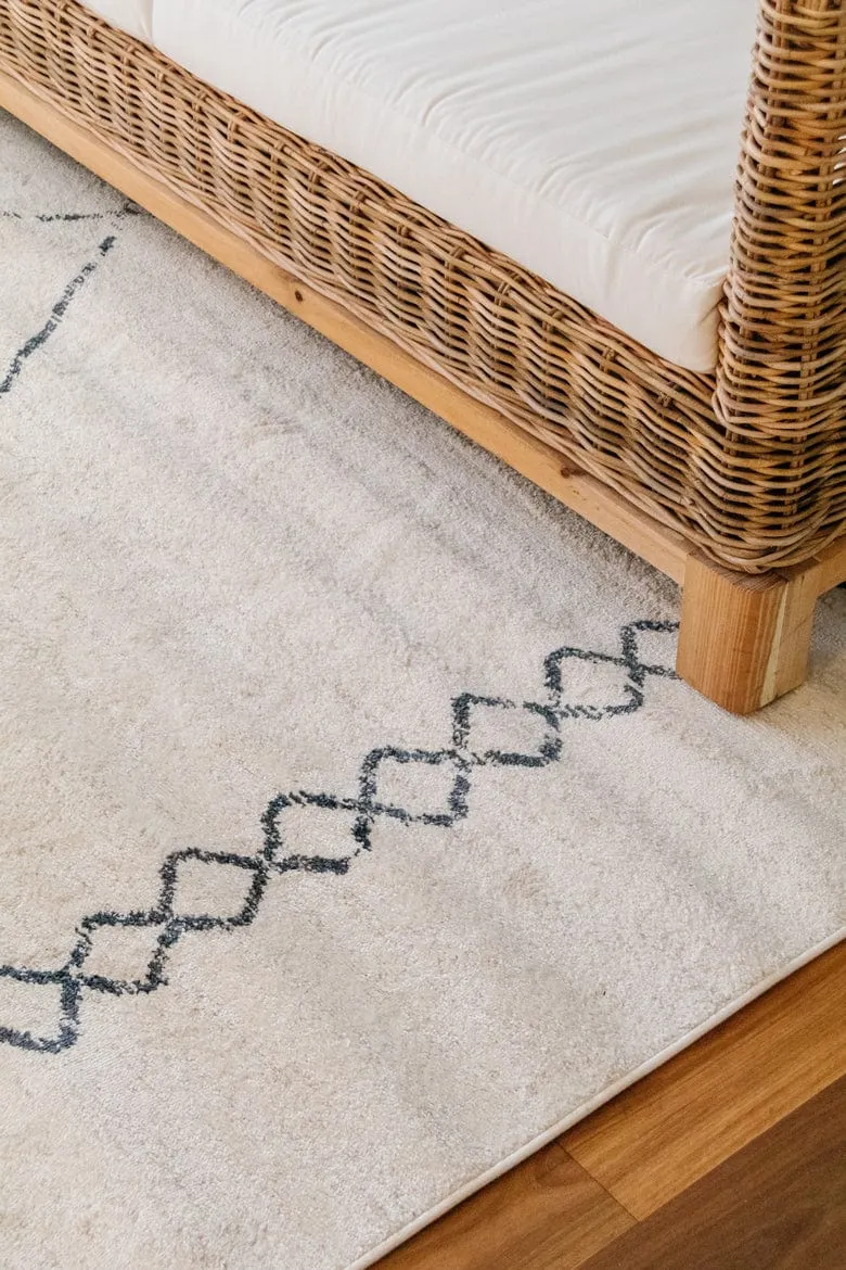 Tamira Grey and Ivory Diamond Tribal Rug *NO RETURNS UNLESS FAULTY