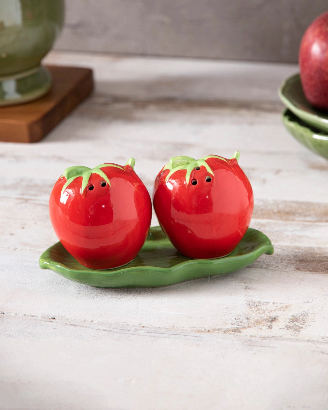 Tomato Salt & Pepper Shaker Setmodern kitchen decor ,kitchen dinner set ,dinnerware 
