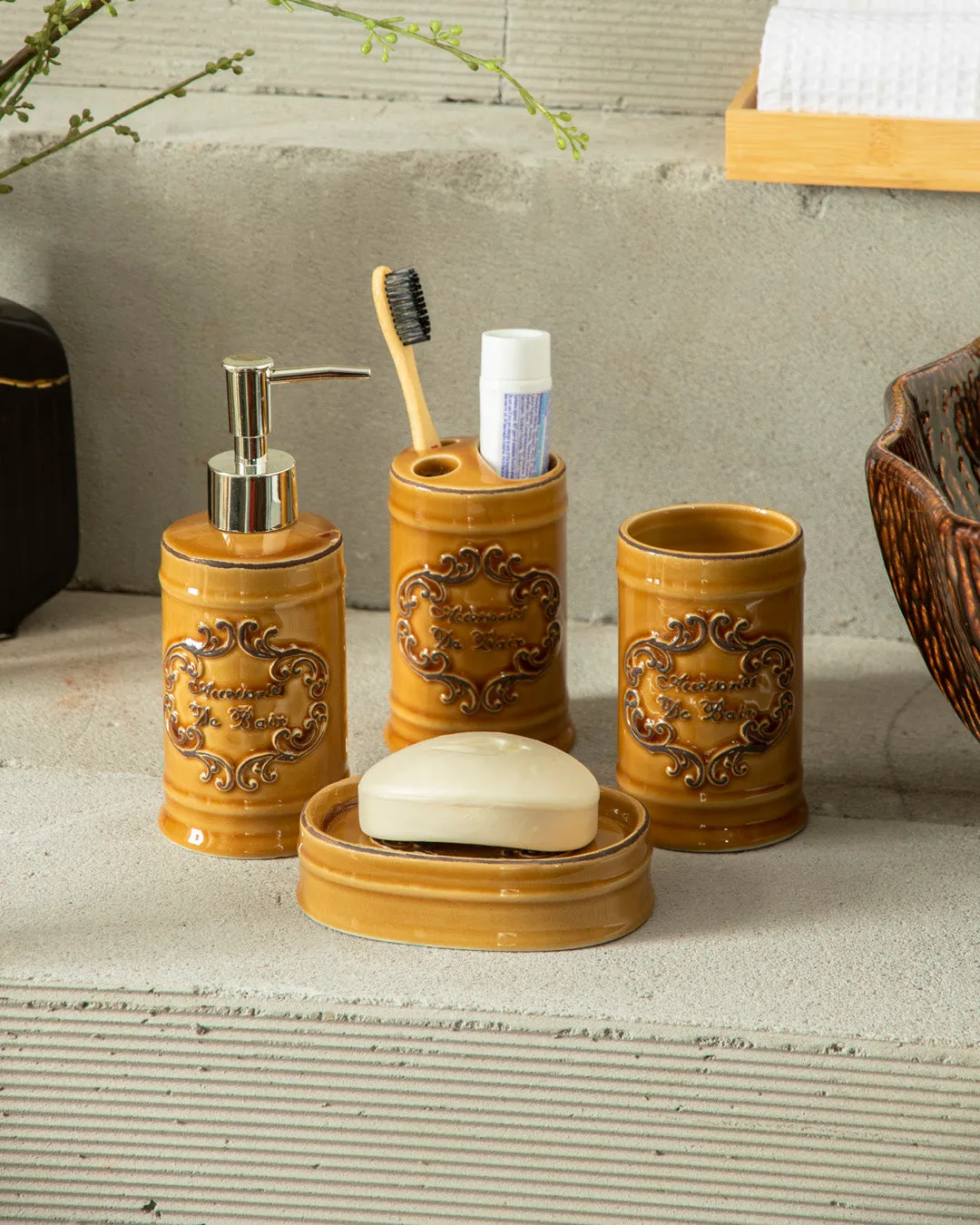 Vintage Baroque 4-Piece Bath Set - Yellow