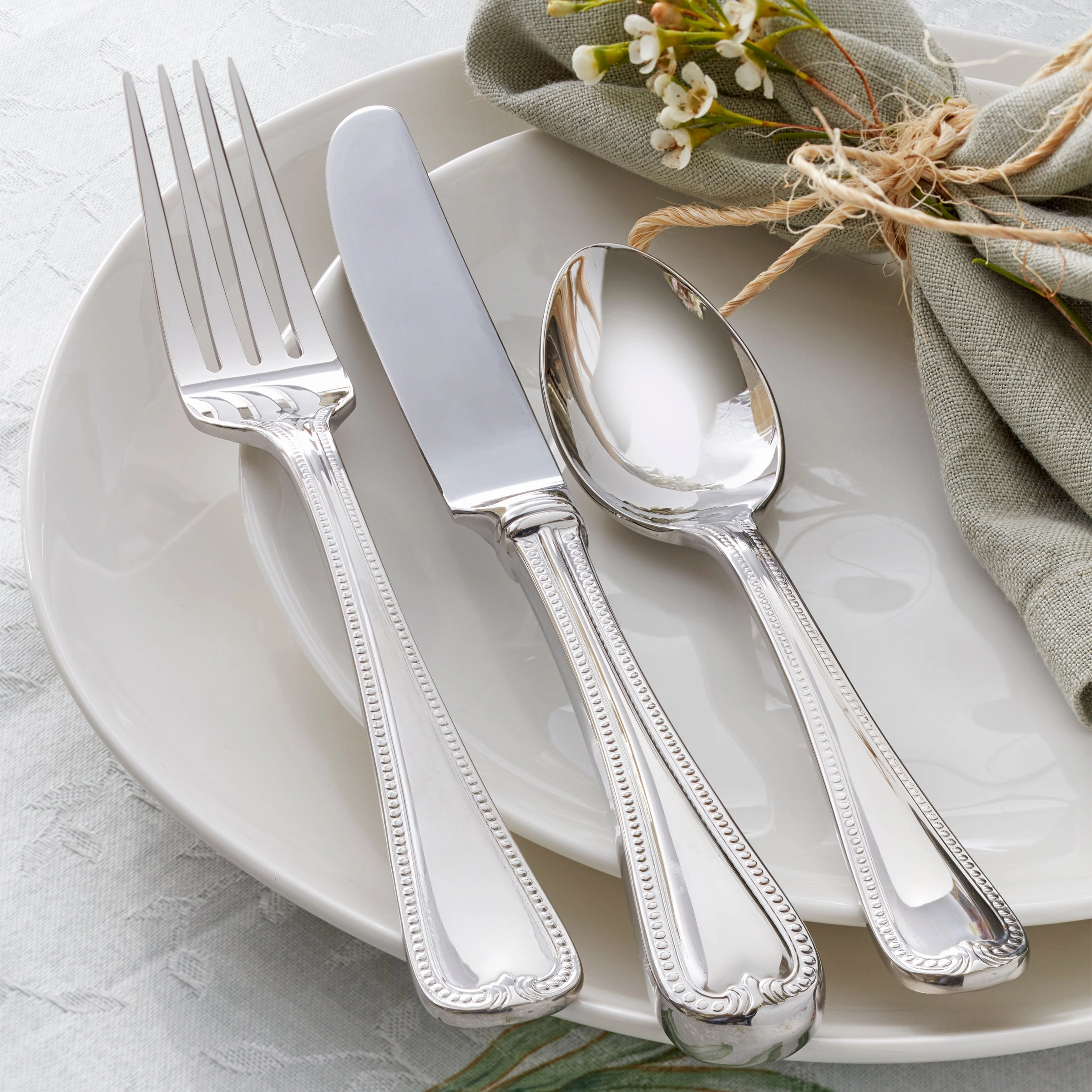 Vintage Jewel 20 Piece Flatware Set
