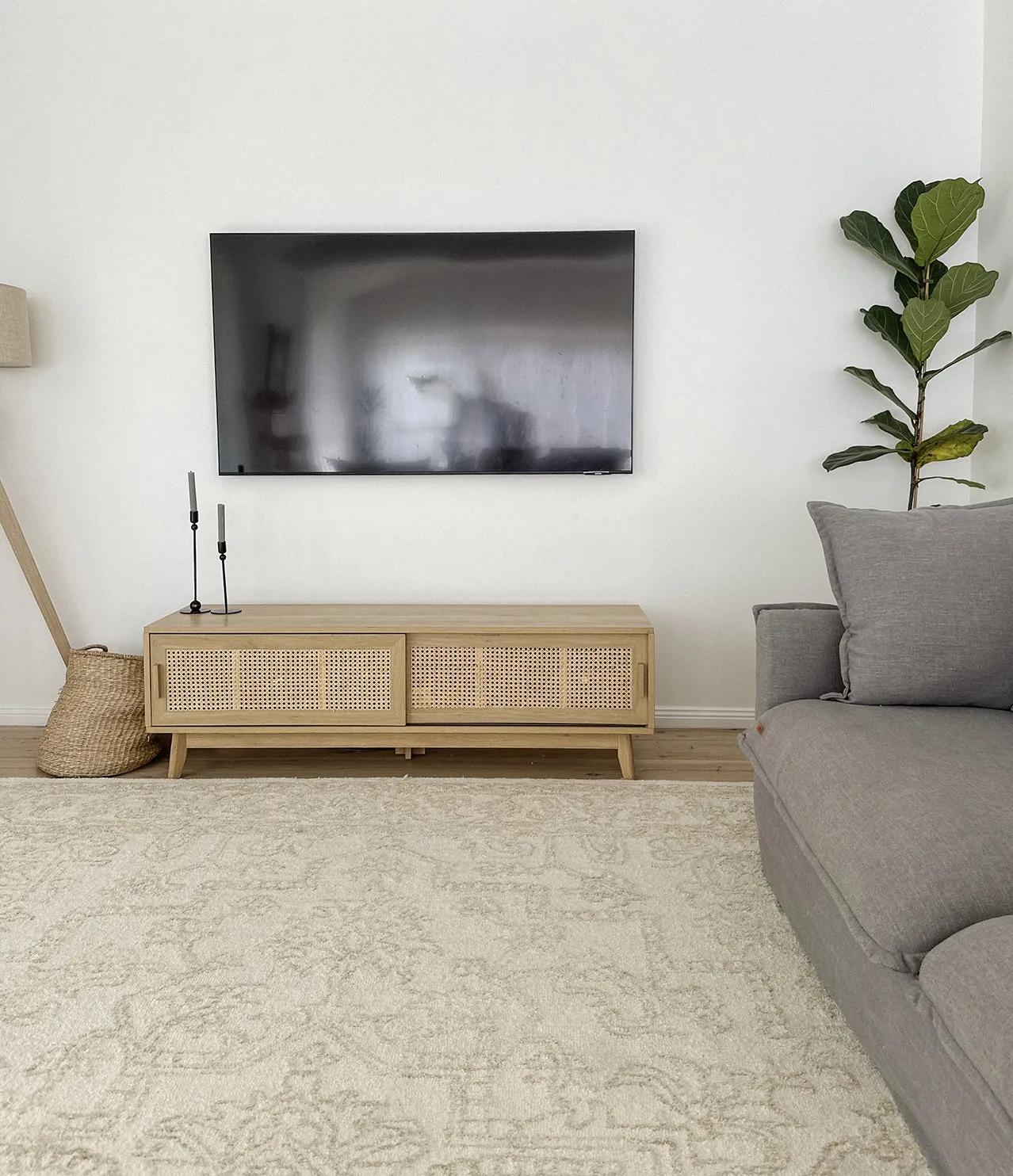Waleska Ivory Taupe Medallion Tufted Wool Rug
